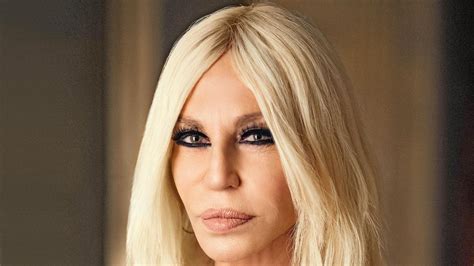 donatella versace vecchie foto|donatella versace today images.